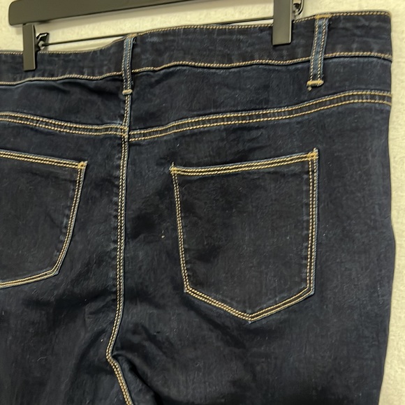 Dark Wash Denim Jeans Women’s Size 18W Sexy Stretch Straight Leg LIKE NEW - Picture 9 of 9